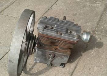 Kompresor powietrza dwutłokowy.