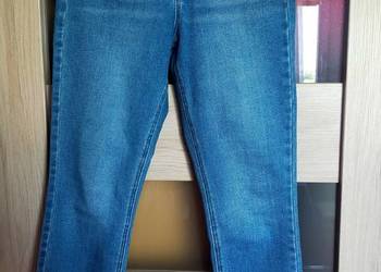 Spodnie typu slim z wysokim stanem Spodnie typu slim z wysokim stanem