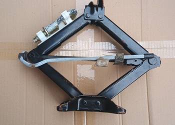 Lewarek podnosnik Ford.