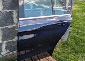 Mercedes w205 lewe tylne drzwi 890