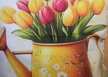 Piękna dekoracyjna poszewka na poduszkę z tulipanami