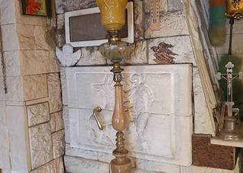 Sprawna masywna=kamienna lampa naftowa=wys. 90 cm.