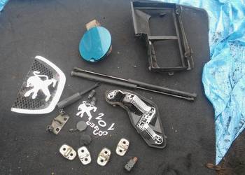 Peugeot 207 emblemat klapy cena za komplet