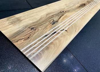 Płytki na schody drewnopodobne 100x30 Drewno Słoje Sęki