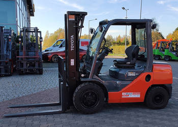 Wózek widłowy Toyota 52-8FDJF35 8FDJF35 3,5 t triplex 4,3 m diesel 2011