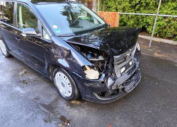 Volkswagen Touran 2.0 TDI 140KM Trendline 2009r