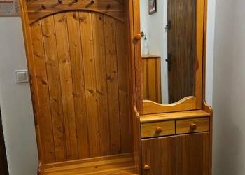 Piękne meble sosnowe do przedpokoju