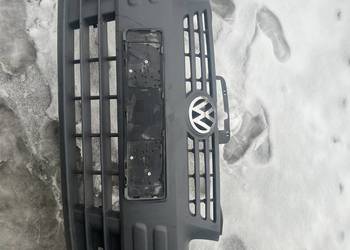 Zderzak przód VW CADDY III. Ładny stan bez uszkodzen