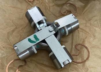 3903646M1 Krzyżak osi przedniej 5460 6460 6499 DYNA VT