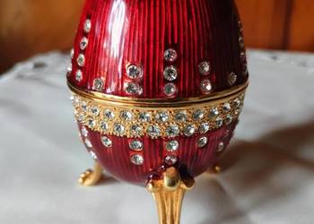 Jajo Faberge szkatułka z pozytywką. Podczas otwierania szkatułki uruchamsię