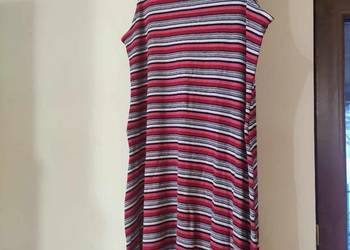 Sukienka w kolorowe paski