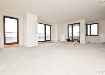 4 pokoje,3 m.postojowe,taras 40 m2,widok na Wawel