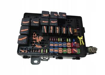 SKRZYNKA BEZPIECZNIKÓW 68384402AC 5.7 HEMI Dodge Charger VII (2011-  )