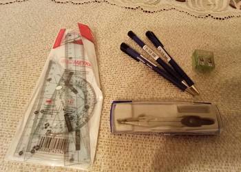 Cyrkiel, przyrządy do mierzenia i dlugopisy i temperówka. Cena za komplet!