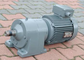 Motoreduktor dwubiegowy 0.75/1.6kw 140/420obr./min.. SEW