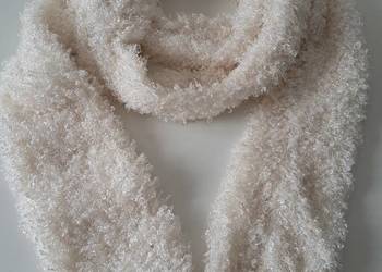 Szaliko-komin biały z boucle, do sprzedania