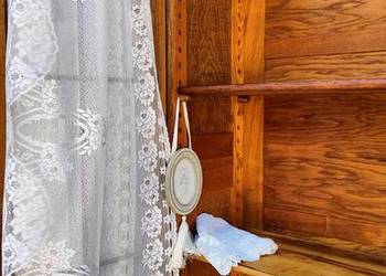 Drewniana szafa biblioteczka z dworku profesjonalnie odnowiona