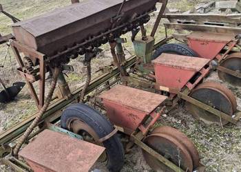 Siewnik do kukurydzy i warzyw 4 rzedowy punktowy