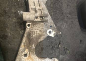 Łapa Wspornik pompy 3.0tdi 059 130 147