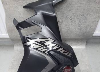 HONDA CRF 1000 AFRICA TWIN 17 OWIEWKA BOK OSŁONA EMBLEMAT
