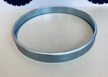 Osłona przeciwpyłowa obudowy osi tylnej Massey Ferguson 4305947M1 ORG. AGCO