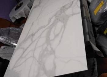 Sprzedam nowy stòl drewniany 180/90+40-dostawka blat drew. pokryty płyt