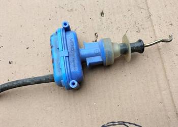 Audi 80 B4 80B4 893862153D Siłownik zamka tylnej klapy bagażnika
