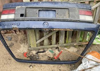 Klapa bagażnika + lampy tylnie Passat B3