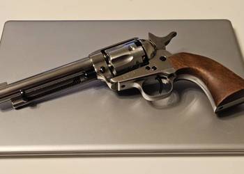 Rewolwer czarnoprochowy Uberti Cattleman cal.44 wypolerowana stal 5,5'