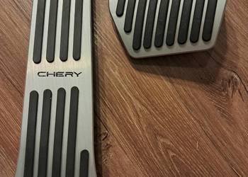 nowe aluminiowe nakładki na pedały gazu i hamulca firmy Chery, brak metki