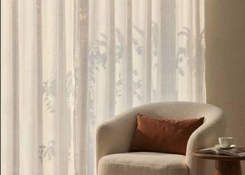 Zasłona z ozdobną nitką