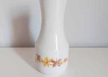 wazon z kwiatami Wawel, polska porcelana, wazonik biały