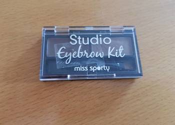 Eyebrow Kit Studio zestaw cienie do makijażu brwi