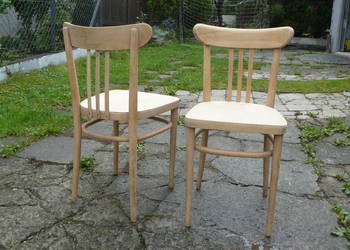 Stare krzesła gięte.