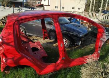 Sprzedam dach i tył Toyoty Aygo I