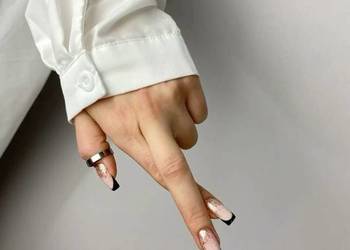 Manicure, pedicure i uśmiech, który zostaje na dłużej ?