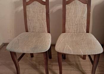 Krzesła drewniane z wysokim oparciem (2 szt.), do sprzedania