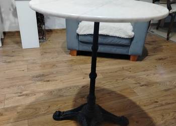 Stolik z marmurowym blatem i żeliwną nogą – styl bistro / vintage