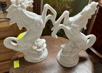 Piękne porcelanowe konie figury