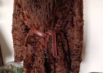 Futro naturalne z kołnierzem z lamy