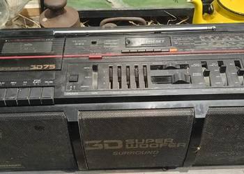 Boombox Hitachi.