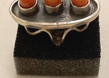 Pierścionek srebrny z koralami 875