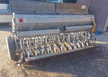 Siewnik zbożowy Poznaniak na docisku