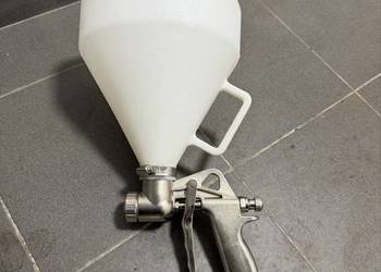 pneumatyczny pistolet do farb strukturalnych lub tynków