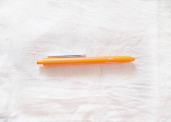 plastikowy długopis pomarańczowy, biało pomarańczowy długopis z plastiku
