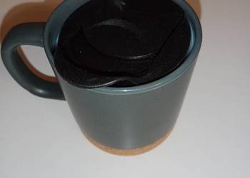 Kubek ceramiczny z pokrywką
