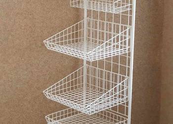 Stojak metalowy z koszykami na ladę