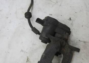 ZACISK HAMULCOWY PRAWY TYŁ FIAT 500X