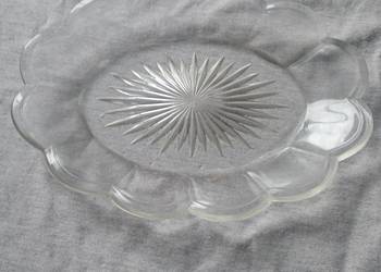 Mały niemiecki półmisek art deco, sygnowany. Mały niemiecki półmisek art deco, sygnowany.