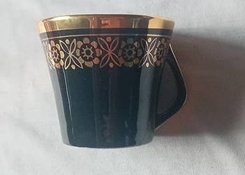 Filiżanka porcelit Chodzież, fason Iza, czarna ze złoceniami.
